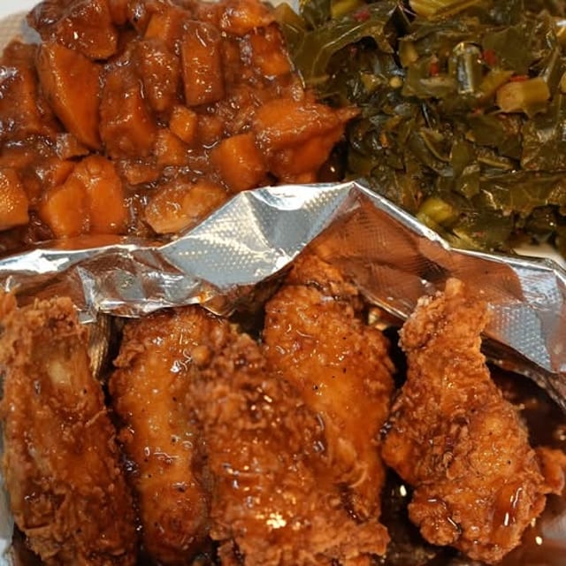 15pc Fried Chicken Wings w/ 2 Premium sides.