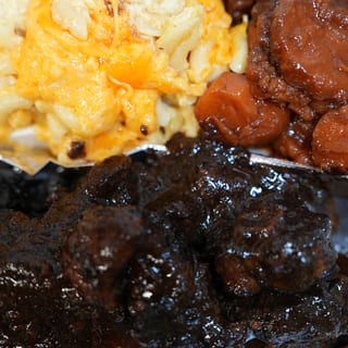 Oxtails w/ 2 Premium Sides